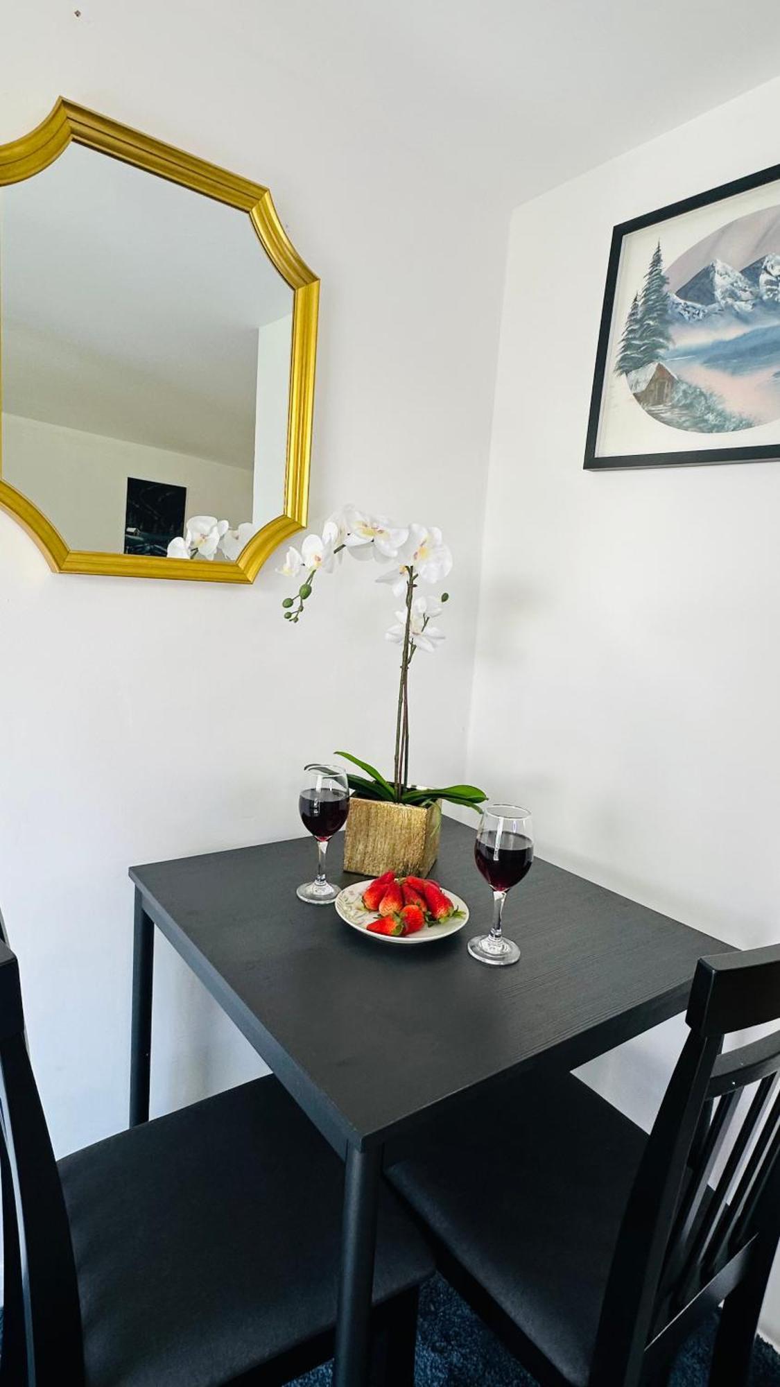 Cosy And Comfy Apartment London Ngoại thất bức ảnh