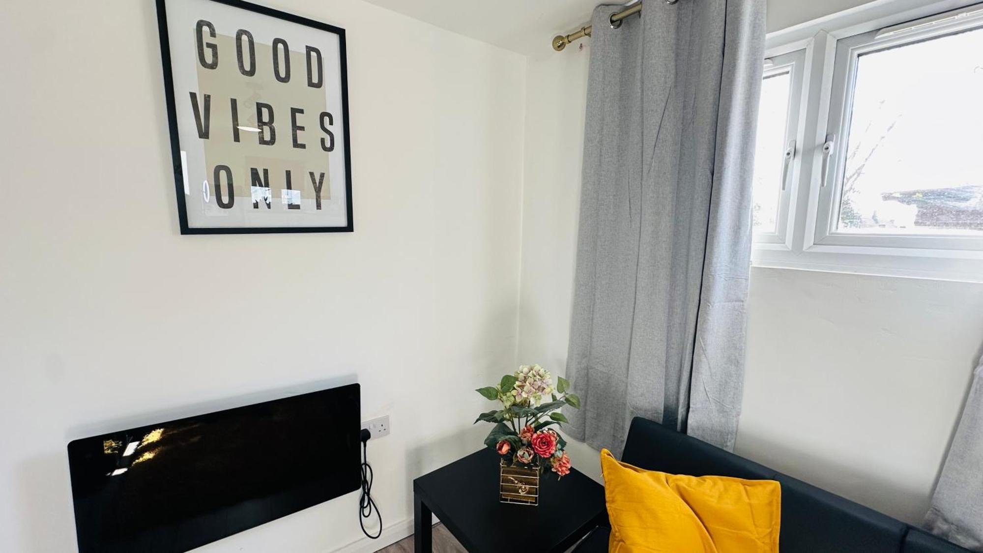 Cosy And Comfy Apartment London Ngoại thất bức ảnh